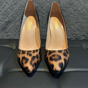 Elegant Leopard Print Stilettos